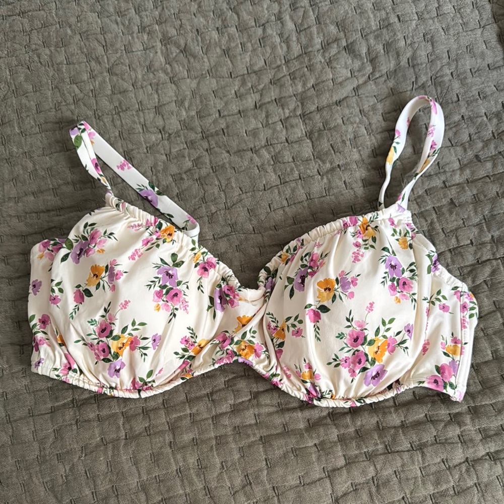 NWOT Shade & Shore Floral Bikini Top